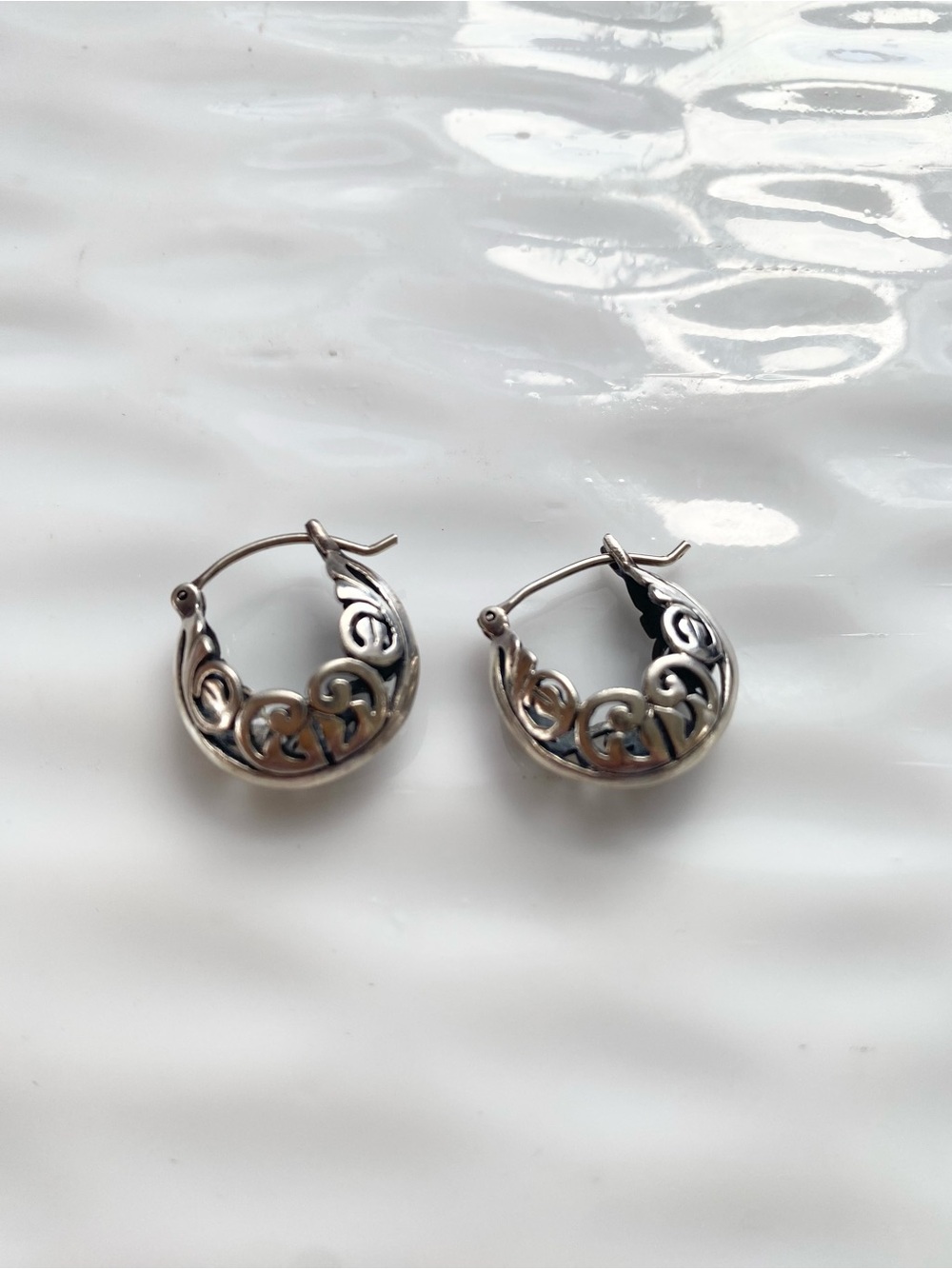 Silpada Sterling Silver Filigree Hoop Earrings P1126 Silpada Vintage 2006 - Picture 4 of 8